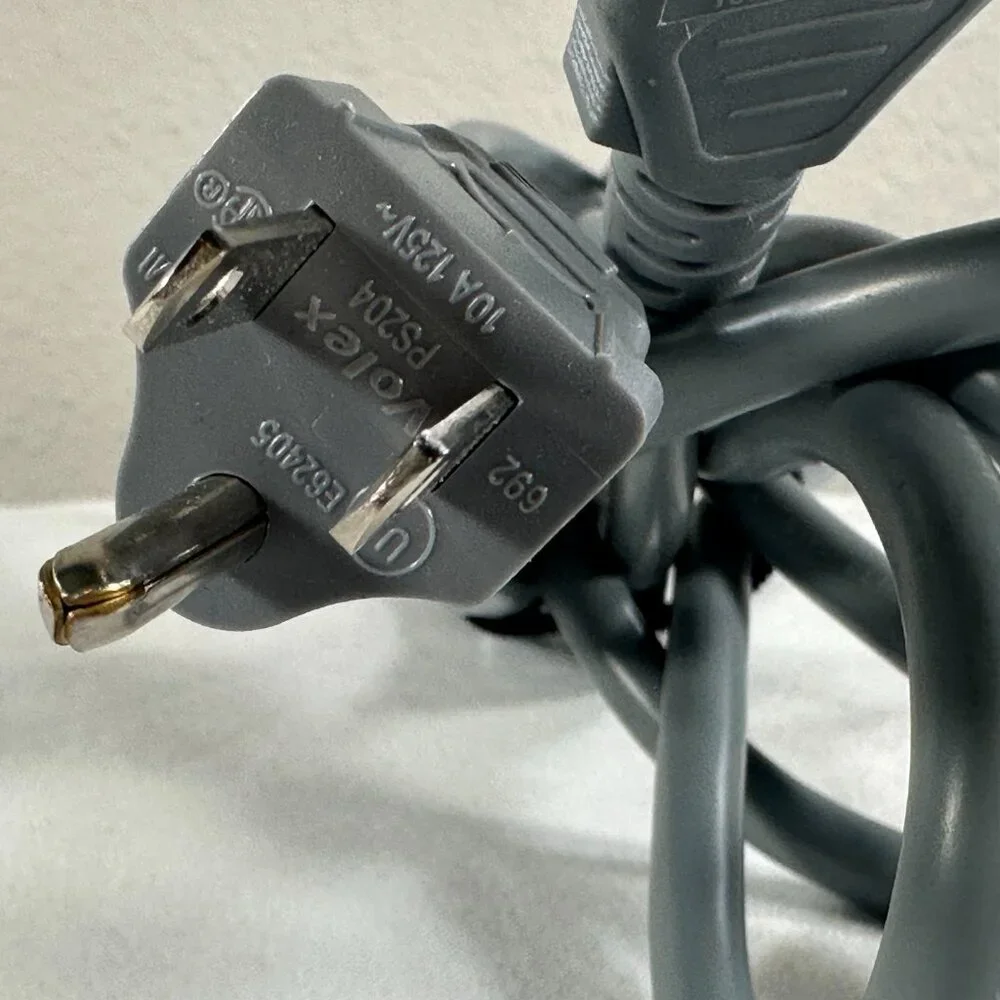 Volex V1625 6-Ft Power Extension Cord – 3-Prong NEMA 5-15P to 5-15R – 10A 125V